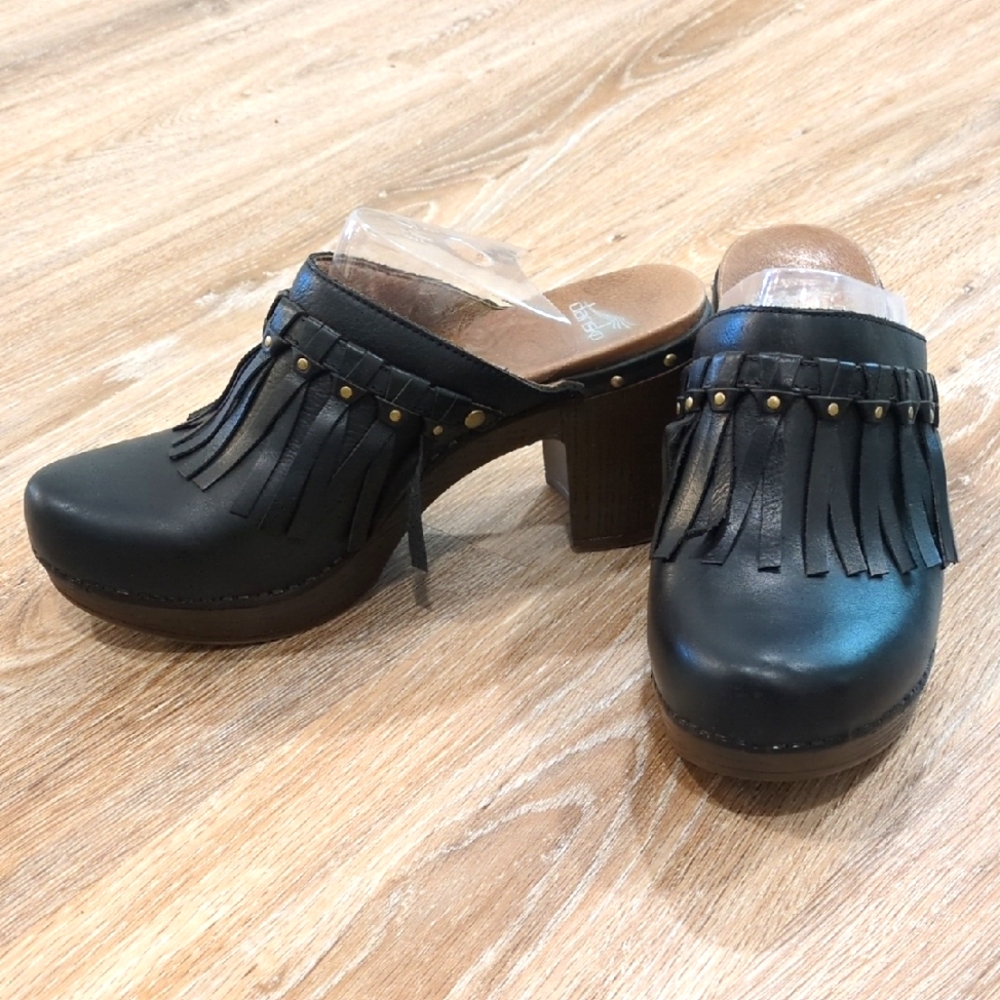 New Without Box Dansko Black ⚫️ Fringe Women's Wedge Clogs 40 Euro (10 US) CUTE!